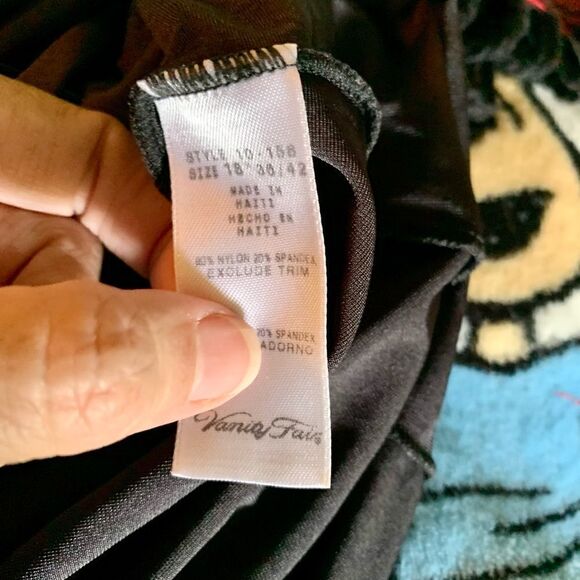 Black Vanity Fair Short Gown - Picture 5 of 5